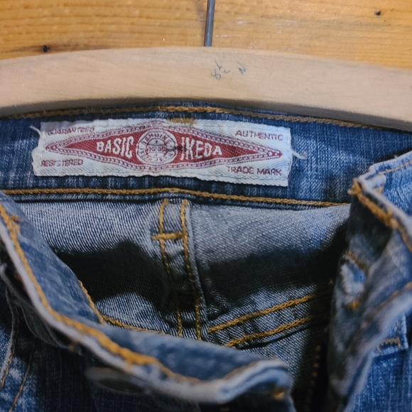 IKEDA • Highwaisted Jeans - Picture 3 of 7